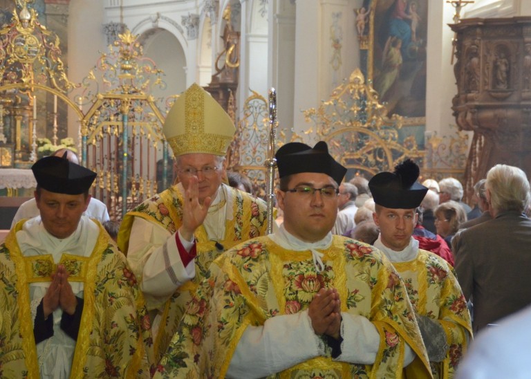 Nunzio Apostolico Svizzero:  “Ogni Vescovo dovrebbe Celebrare la Messa Tradizionale”.